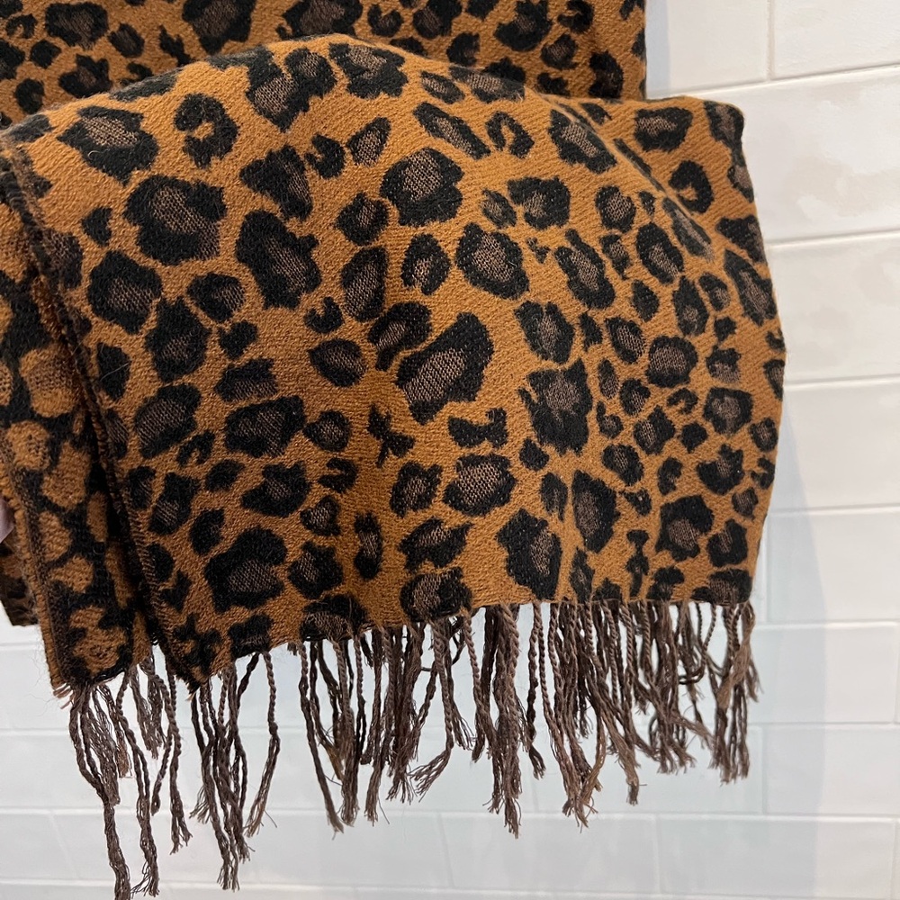 Leopard Print Scarf - Picture 4 of 5